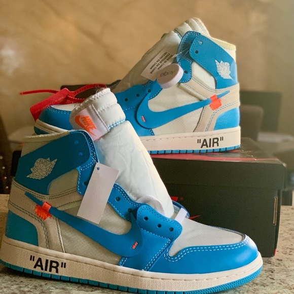 Air Jordan 1 High Off White UNC
Size 8.5M
Condition new with box DS - Picture 1 of 8